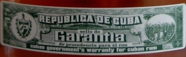 The 'warranty' label on a bottle of 'Santiago de Cuba' rum.