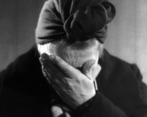 A still from Rudolf Warner Kipp's 1949 film 'Asylrecht' ('Asylum').