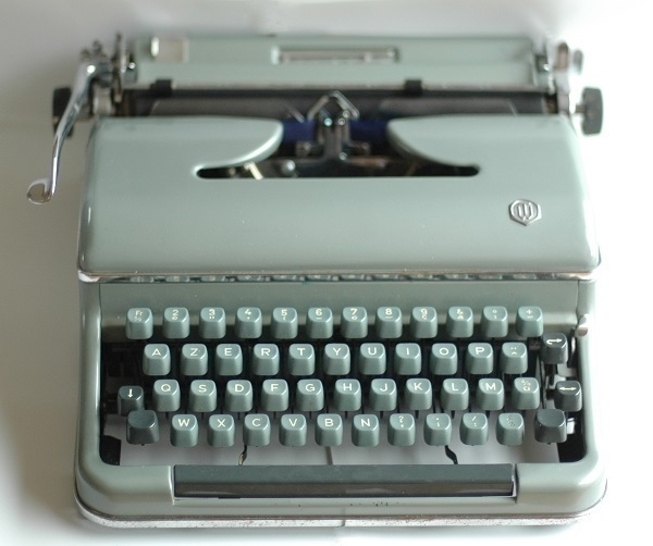 A 1954 Torpedo 18a typewriter with an AZERTY keyboard.