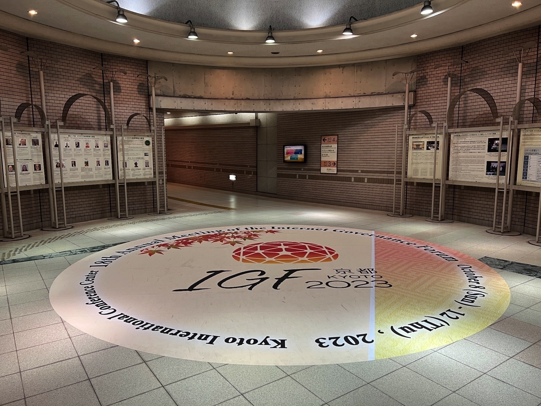 10 meter across circular IGF2023 logo on the floor of a subway station