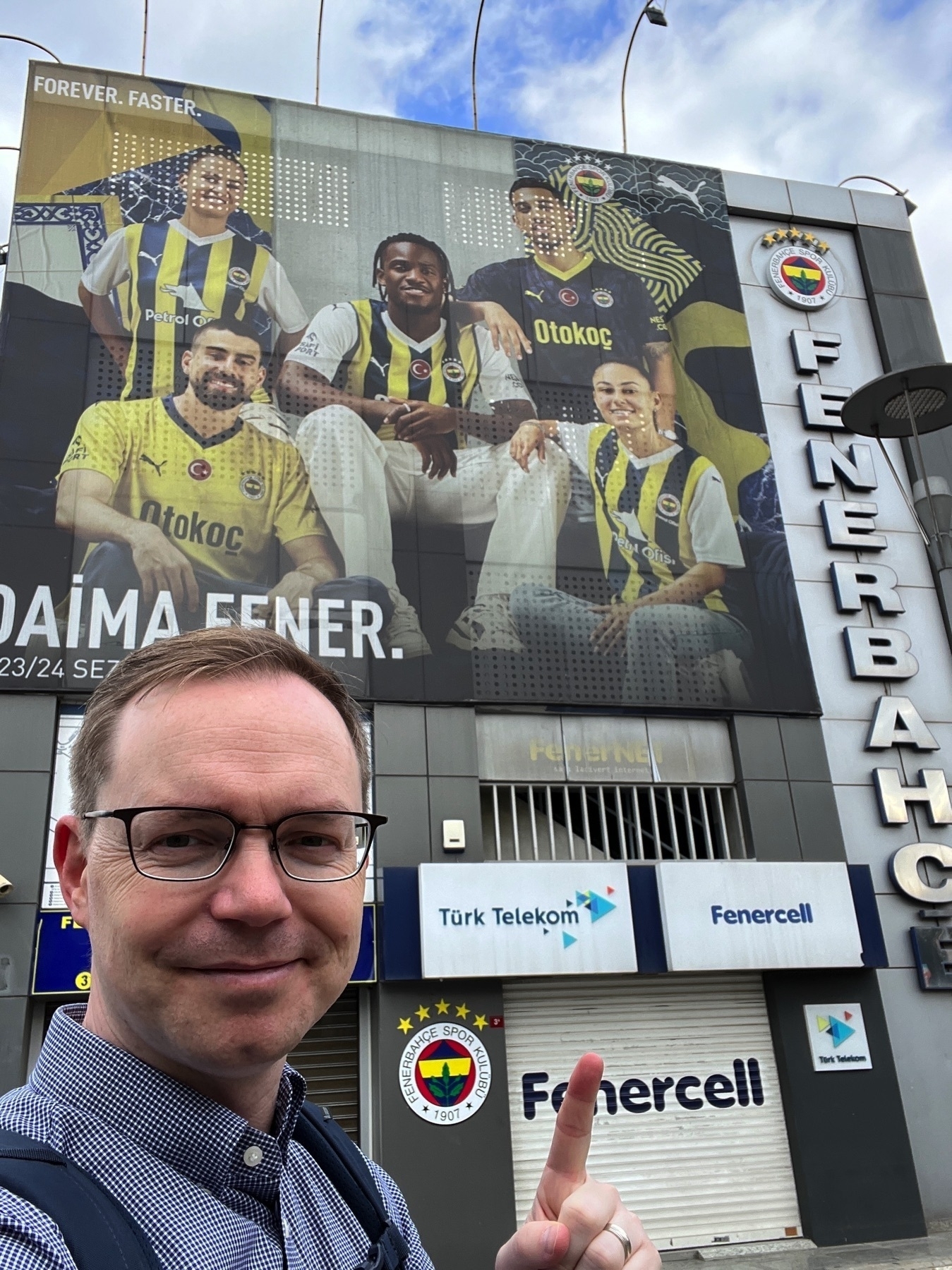 Chad selfie at the Fenerbahçe ticket booth