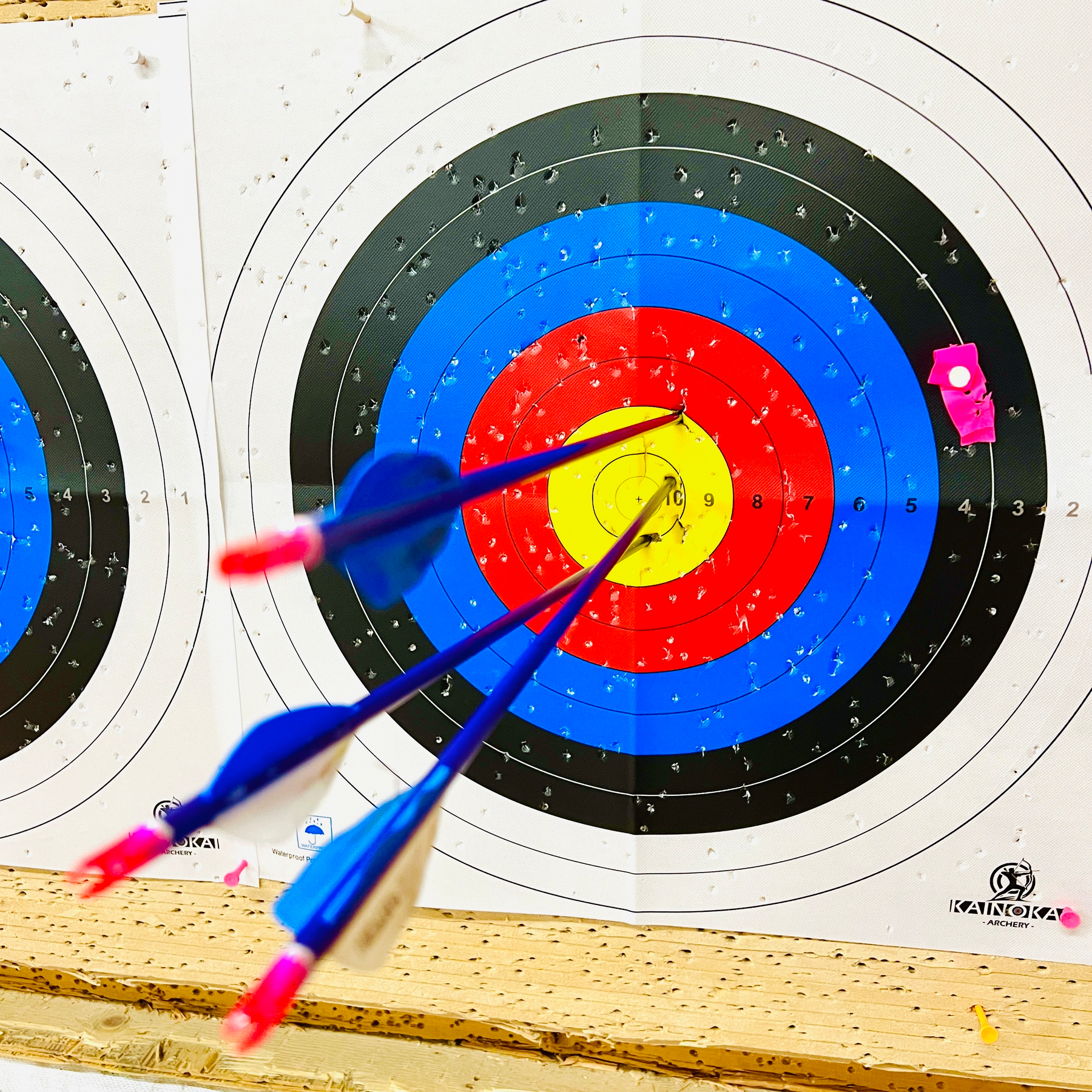 Three arrows in the gold