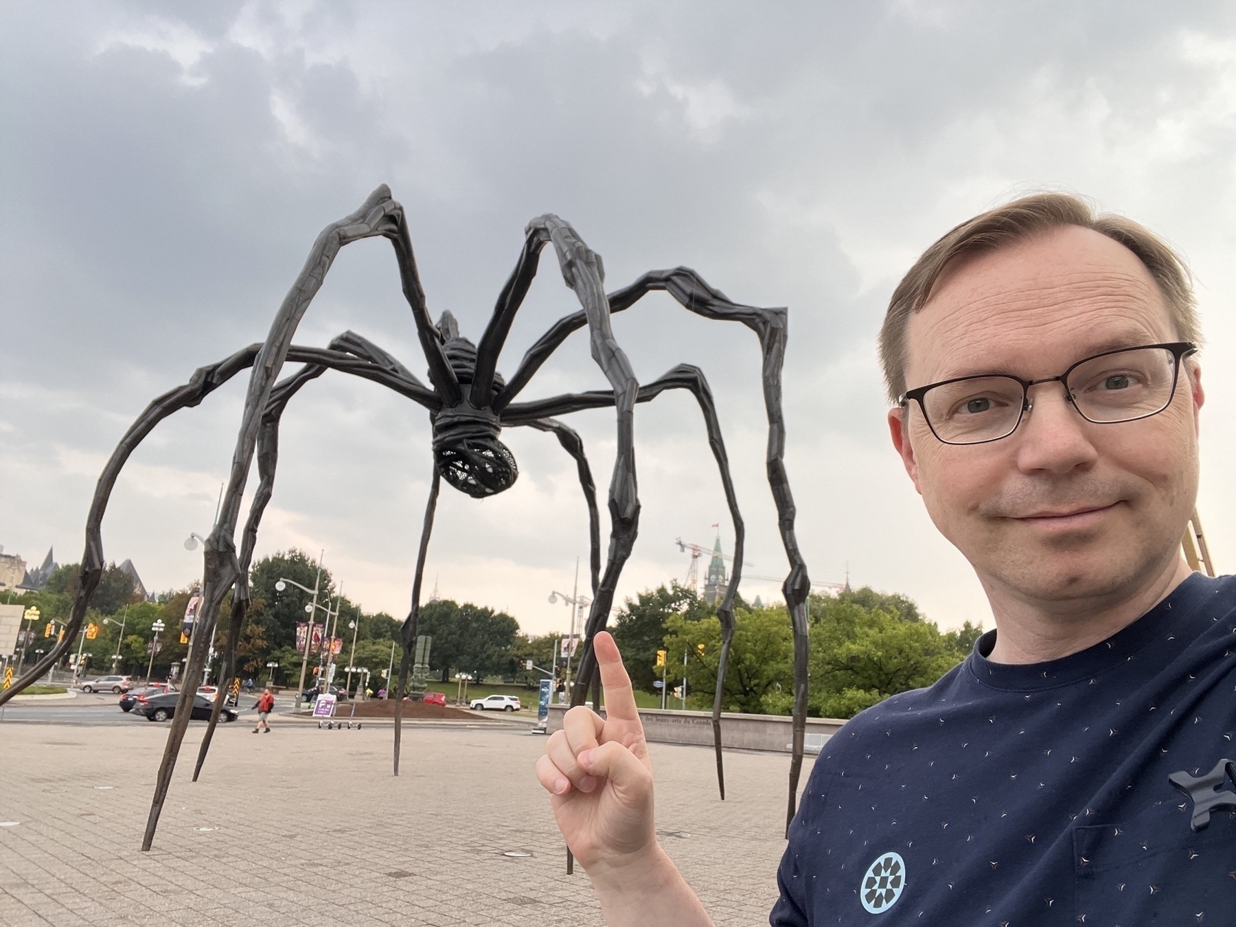 Chad selfie in front of the giant spider statue MAMAN by Louise Bourgeois