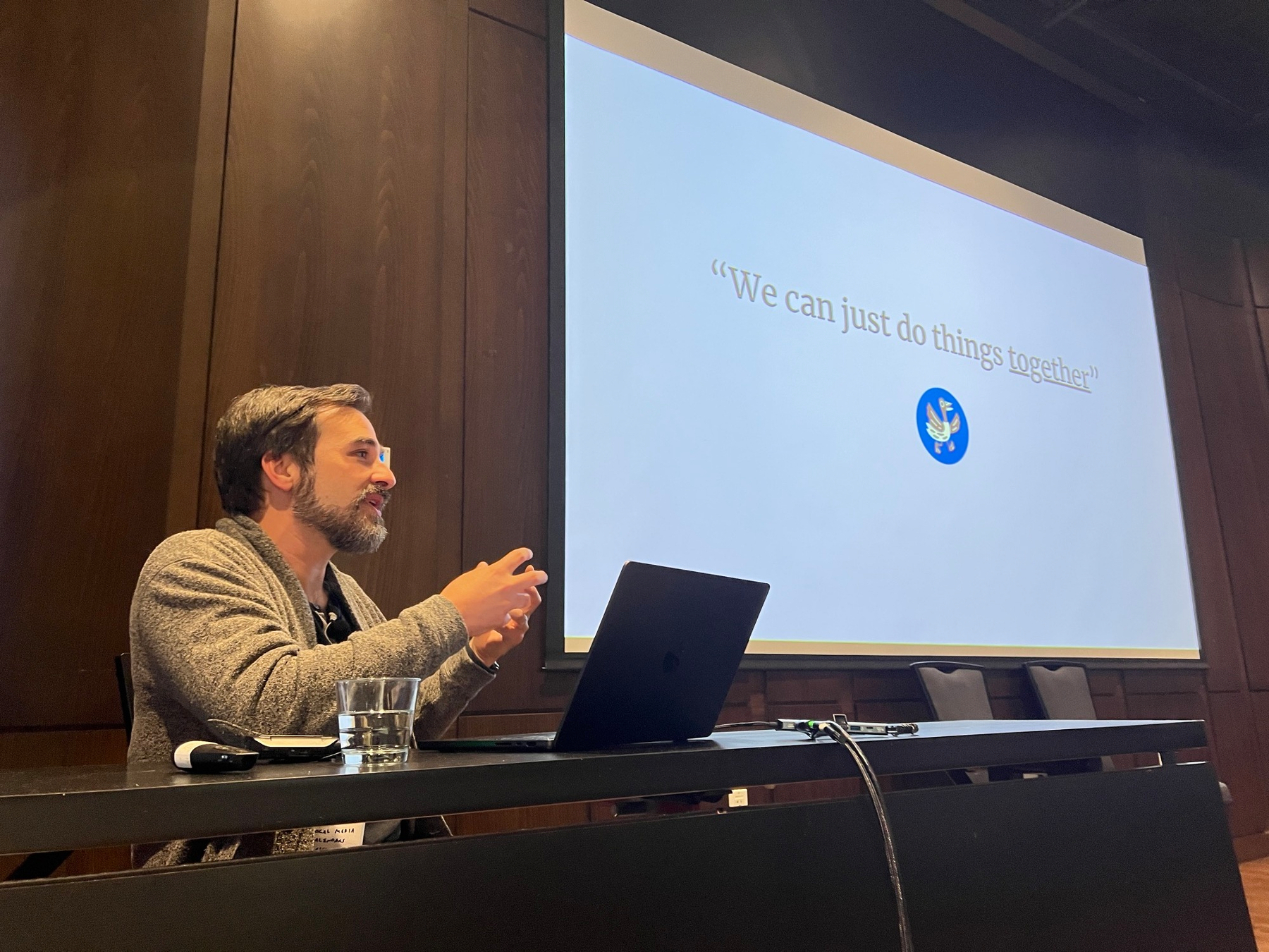 Glenn Poppe closes his presentation with a slide saying: "We&10;can just do things TOGFTHER"