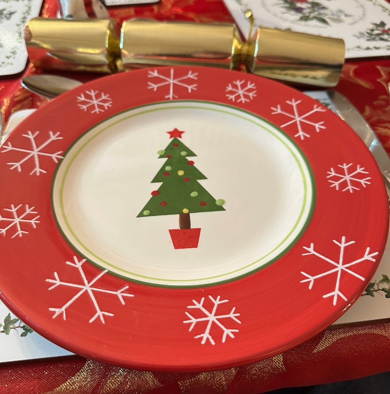 Dinner plate with Christmas tree decoration.