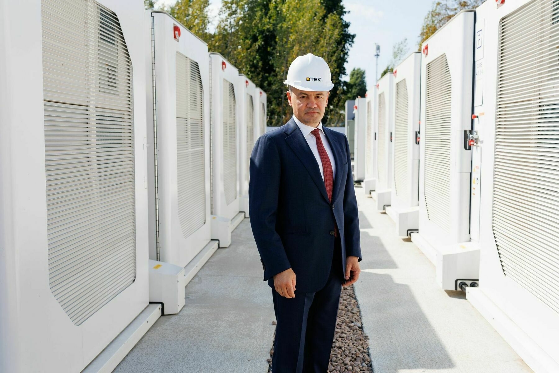 Ukraine’s energy giant launches critical battery storage system ahead of  winter worries