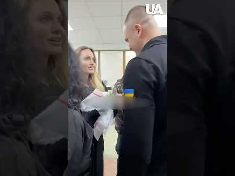 🇺🇦💛ANGELINA JOLIE SUPPORTS UKRAINE AGAIN! She visited Kherson #shorts