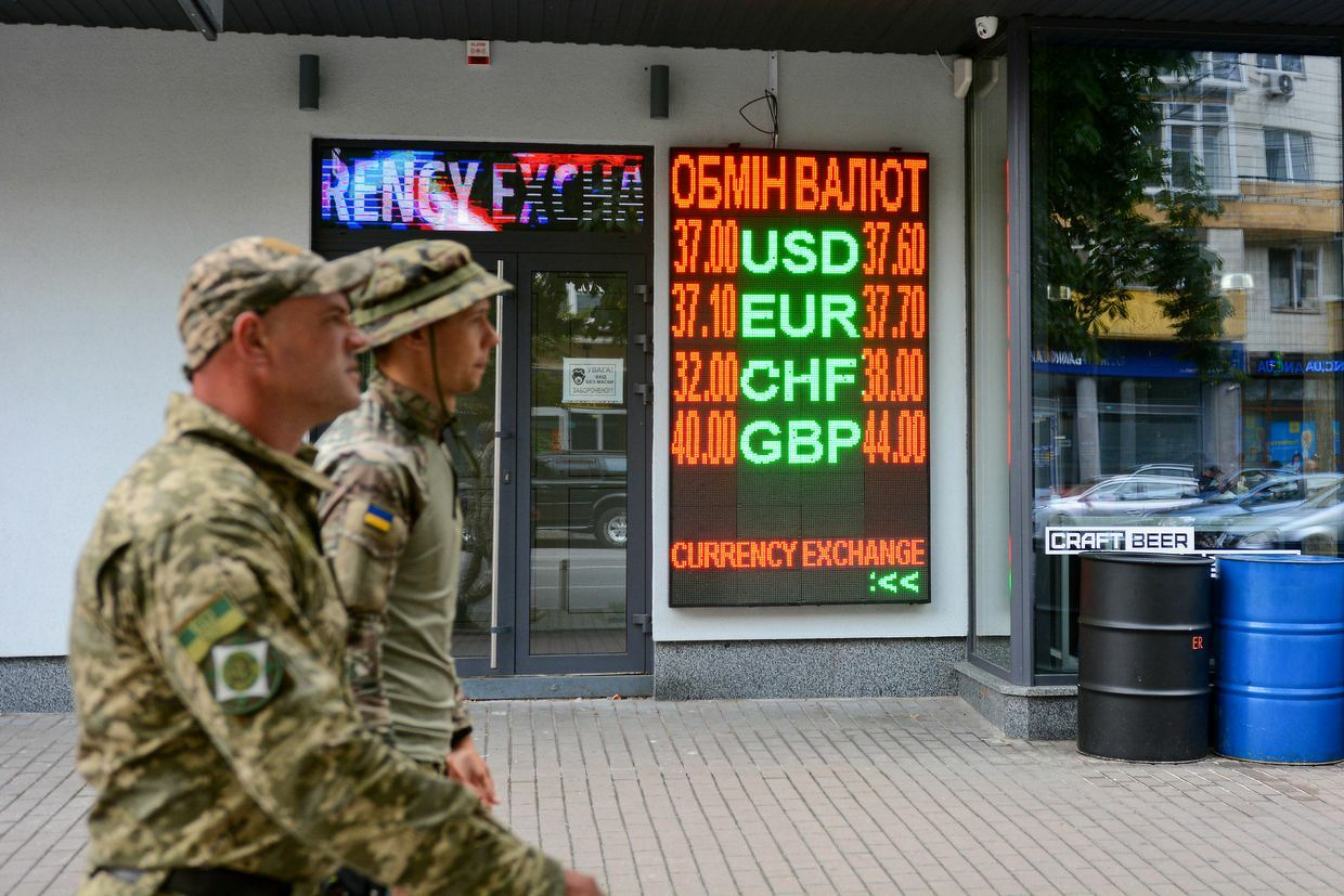 Ukraine’s central bank devalues hryvnia in nod to IMF demands
