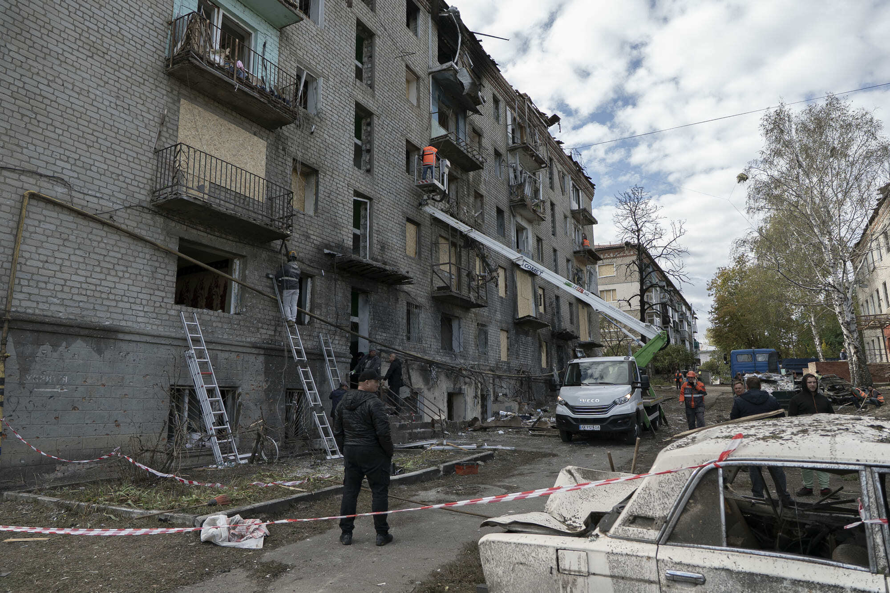 On October 1, the Russian missile attack on Balakliia, damaging an apartment building