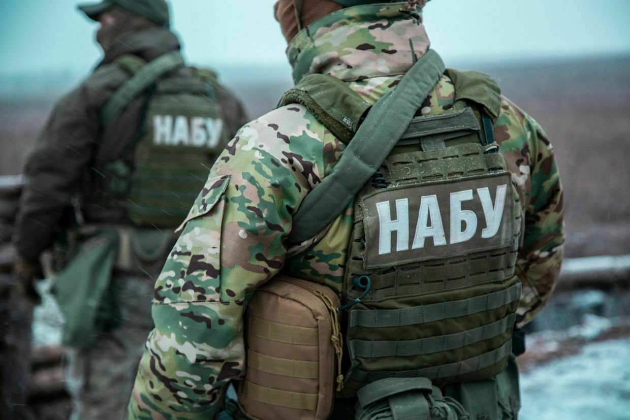 Anti-corruption detective charged with graft as conflict with security service escalates