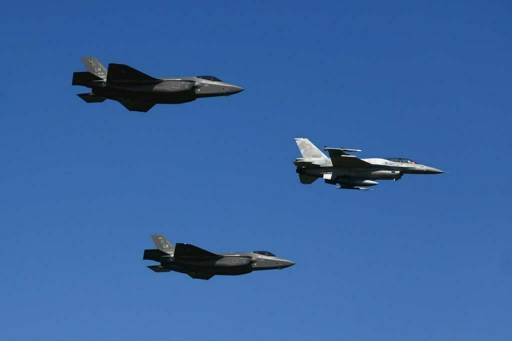 Romania scrambles jets, Poland closes airport over Russian drone alerts