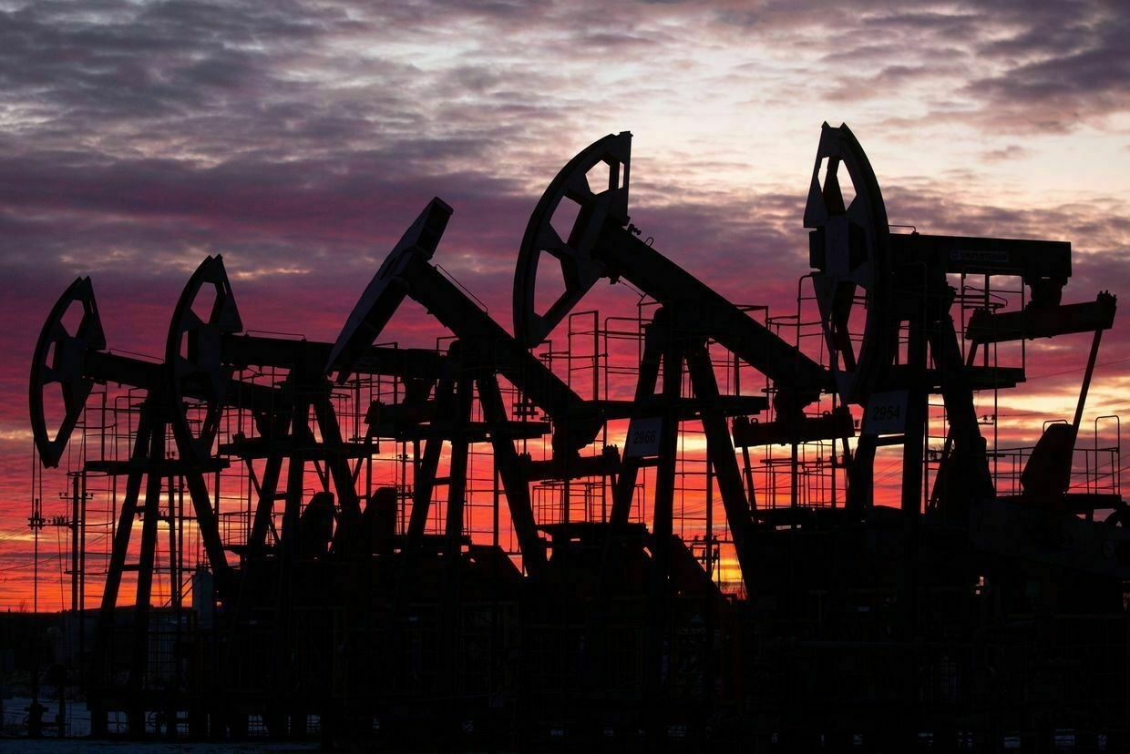 Putin eases fuel subsidy rules as Ukrainian strikes hit Russian refineries
