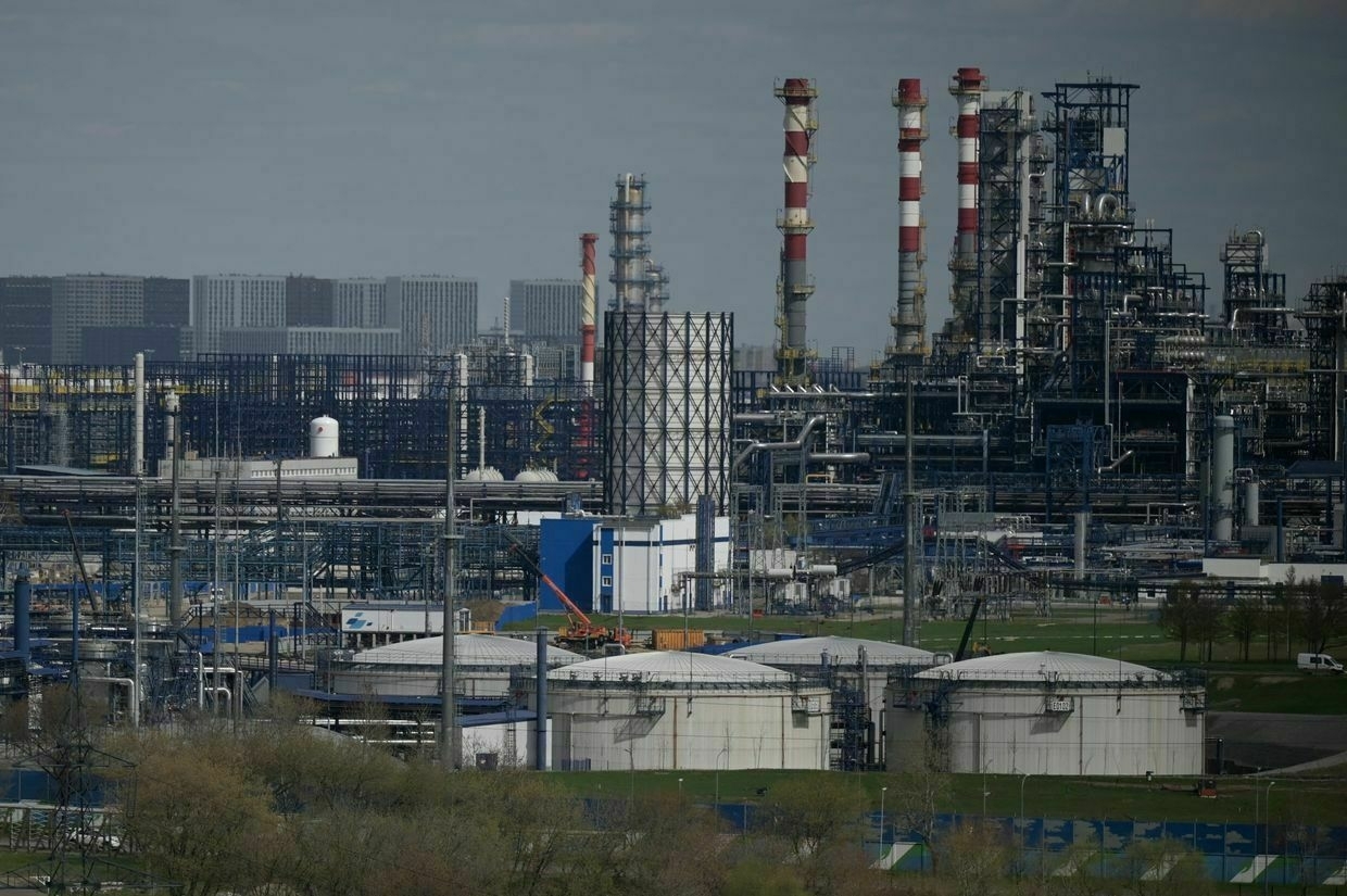 G7 vows to 'maximize pressure' on Moscow by targeting Russian oil buyers