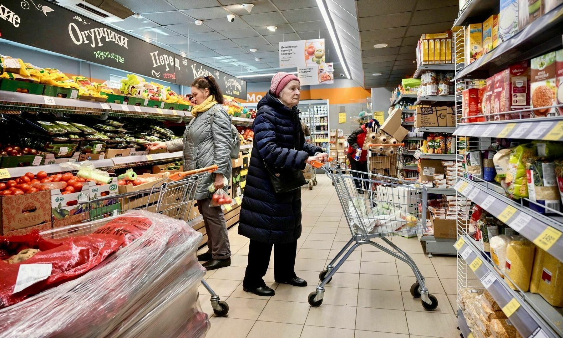 As inflation bites, Russia cracks down on food producers amid public concern