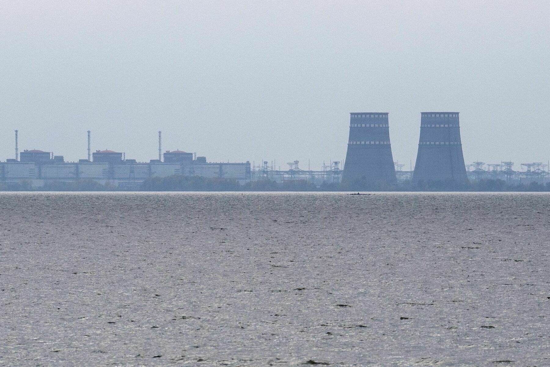 Russia cuts Zaporizhzhia nuclear plant from Ukrainian grid to test Russian link as blackout nears 3 weeks, Kyiv says