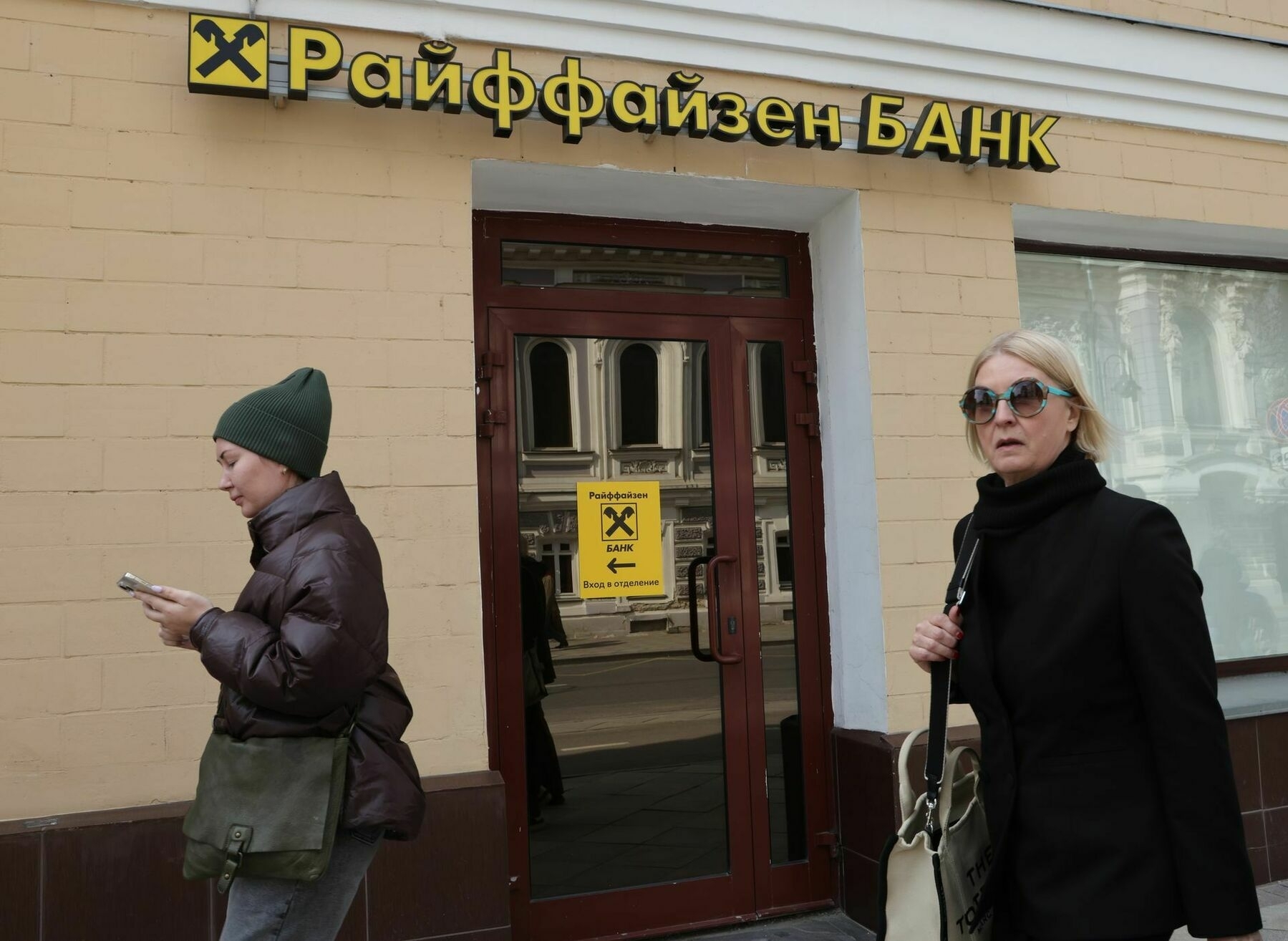 Raiffeisen fails to sell stake in Russia as Moscow opposes the move, Reuters reports