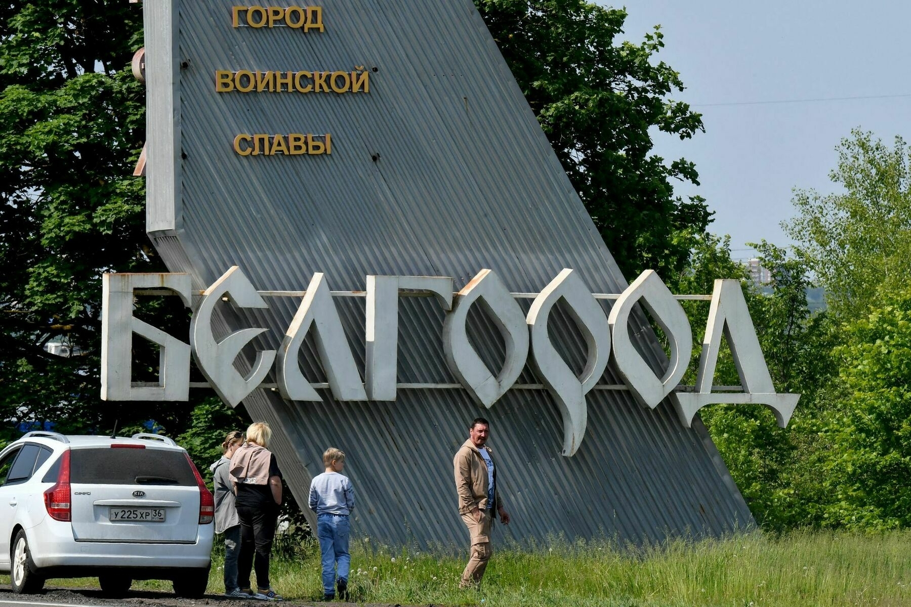 Belgorod resident says life in Russia is 'simply hopeless' amid drone strikes, power outages, intercepted call suggests