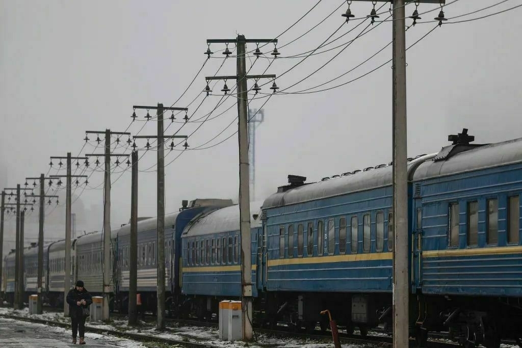Bomb threats force Ukrainian Railways to halt 3 trains, including international line