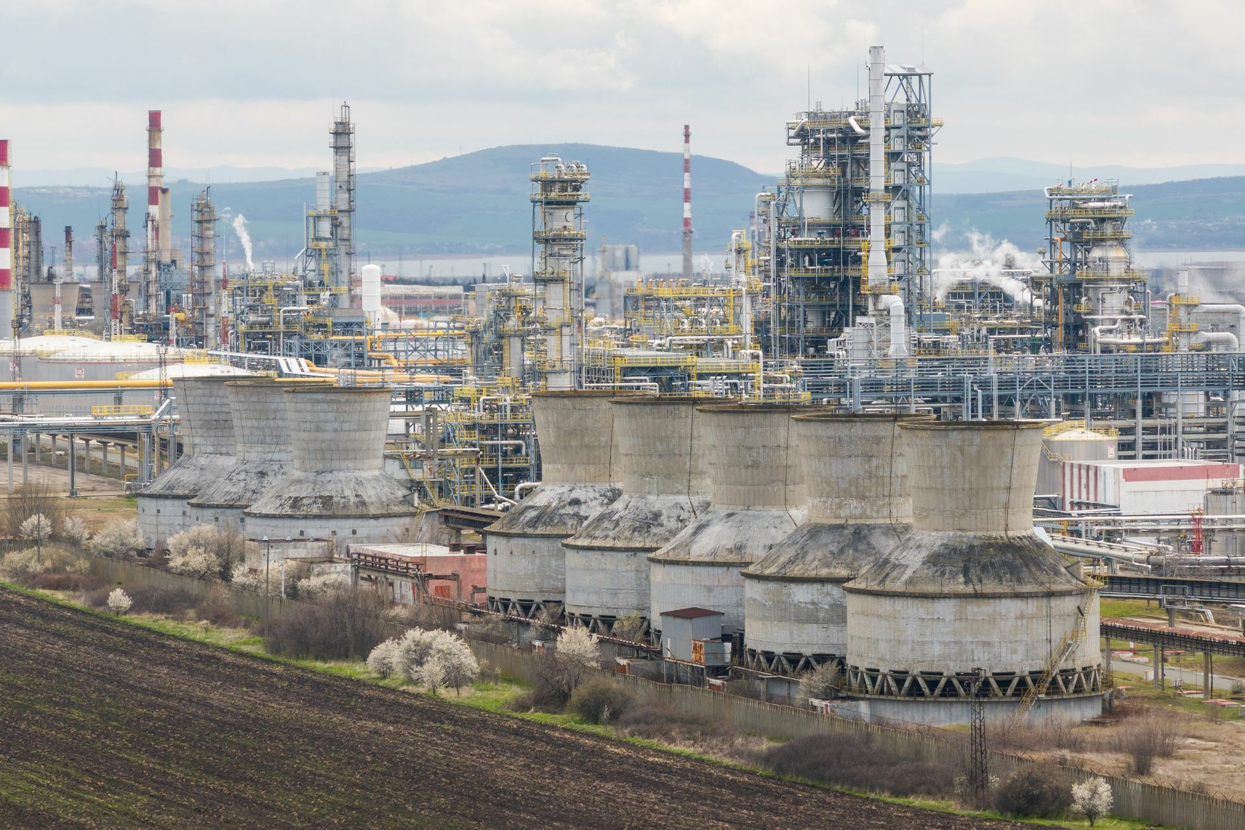 Bulgaria moves to seize, sell Russian energy giant's refinery amid sanctions pressure