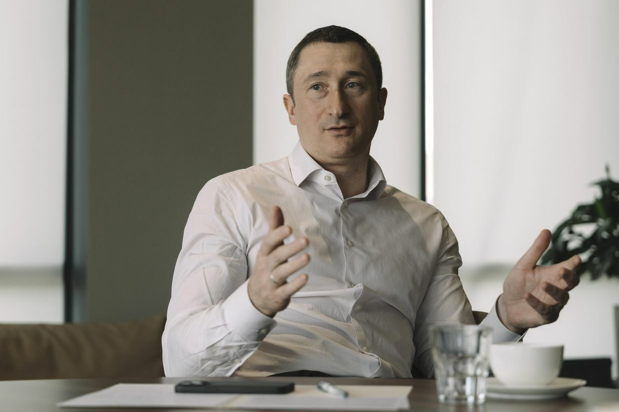 Ukrainian investigators seek to arrest ex-deputy prime minister in large-scale corruption case