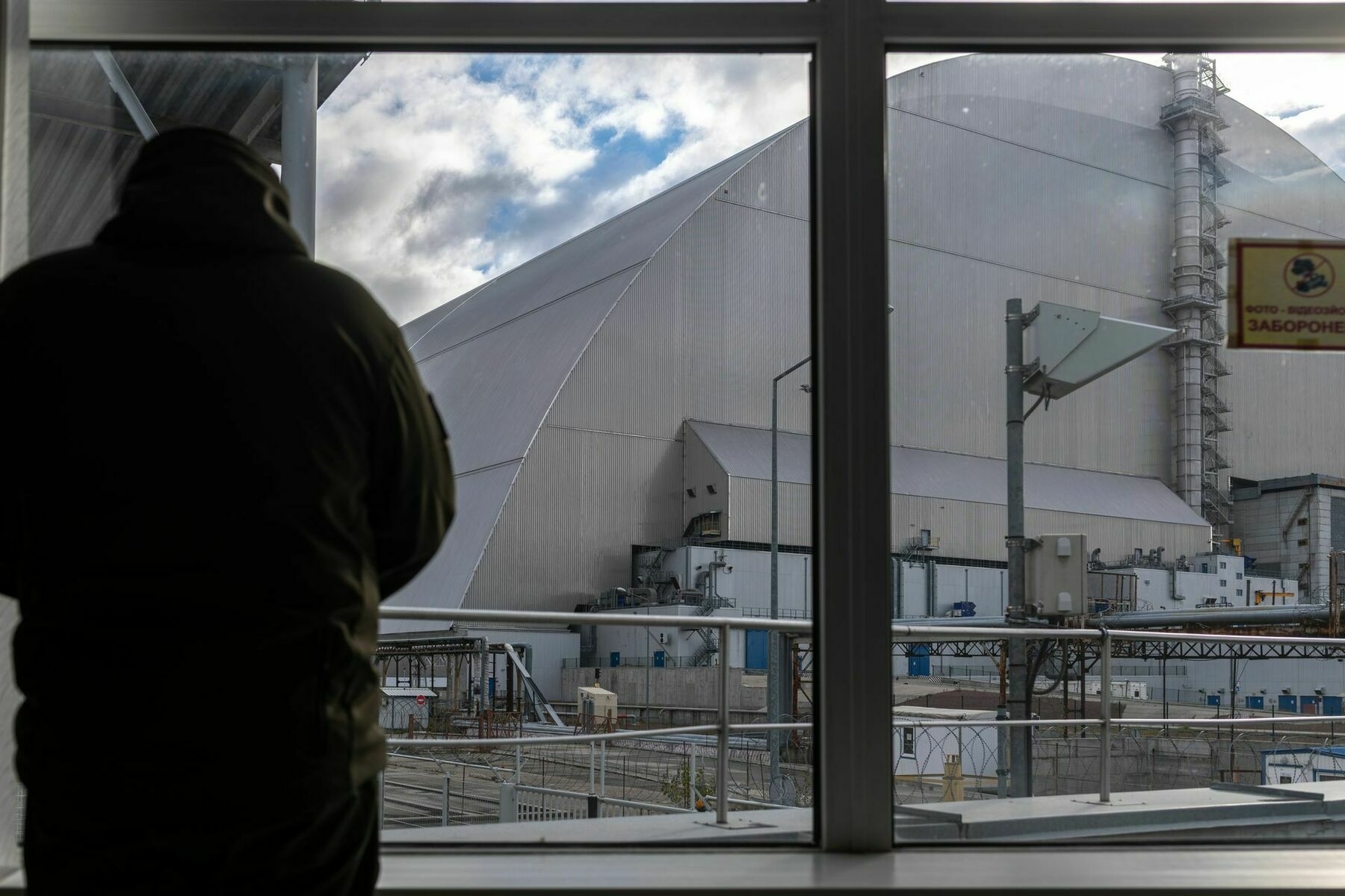 Ukraine war latest: Chornobyl Nuclear Plant loses power after Russian attack on nearby town, Kyiv says