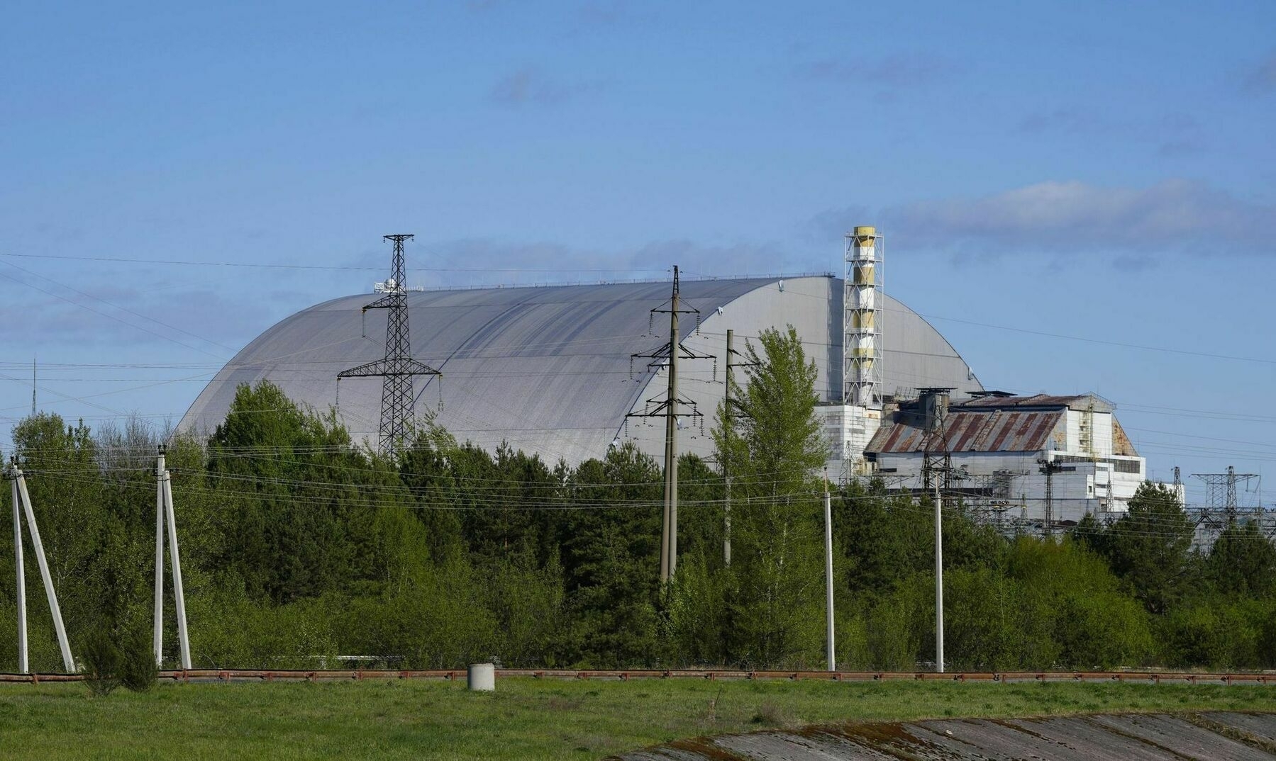 Chornobyl Nuclear Plant loses power after Russian attack on nearby town, Energy Ministry says