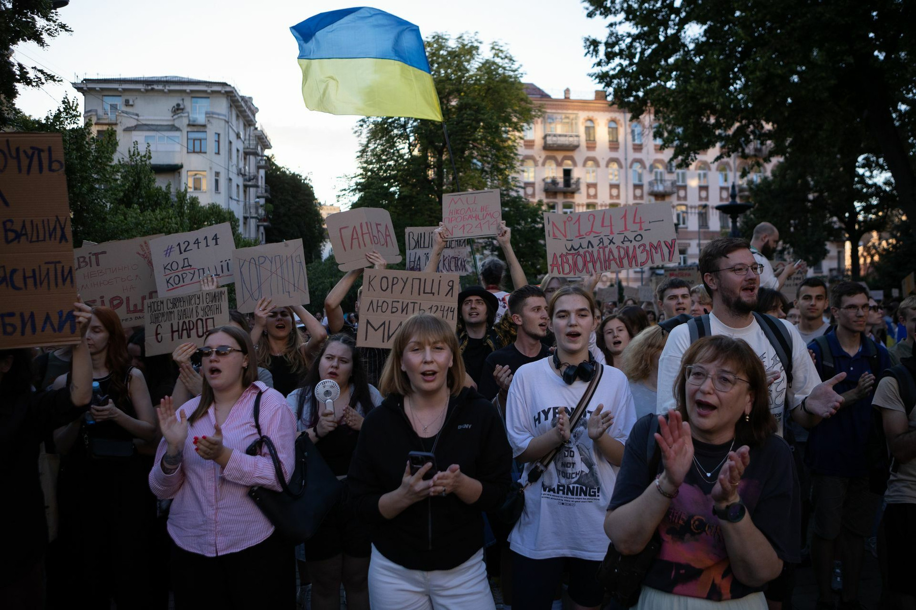 Around 90% of Ukrainians believe government should be criticized even during war, poll shows