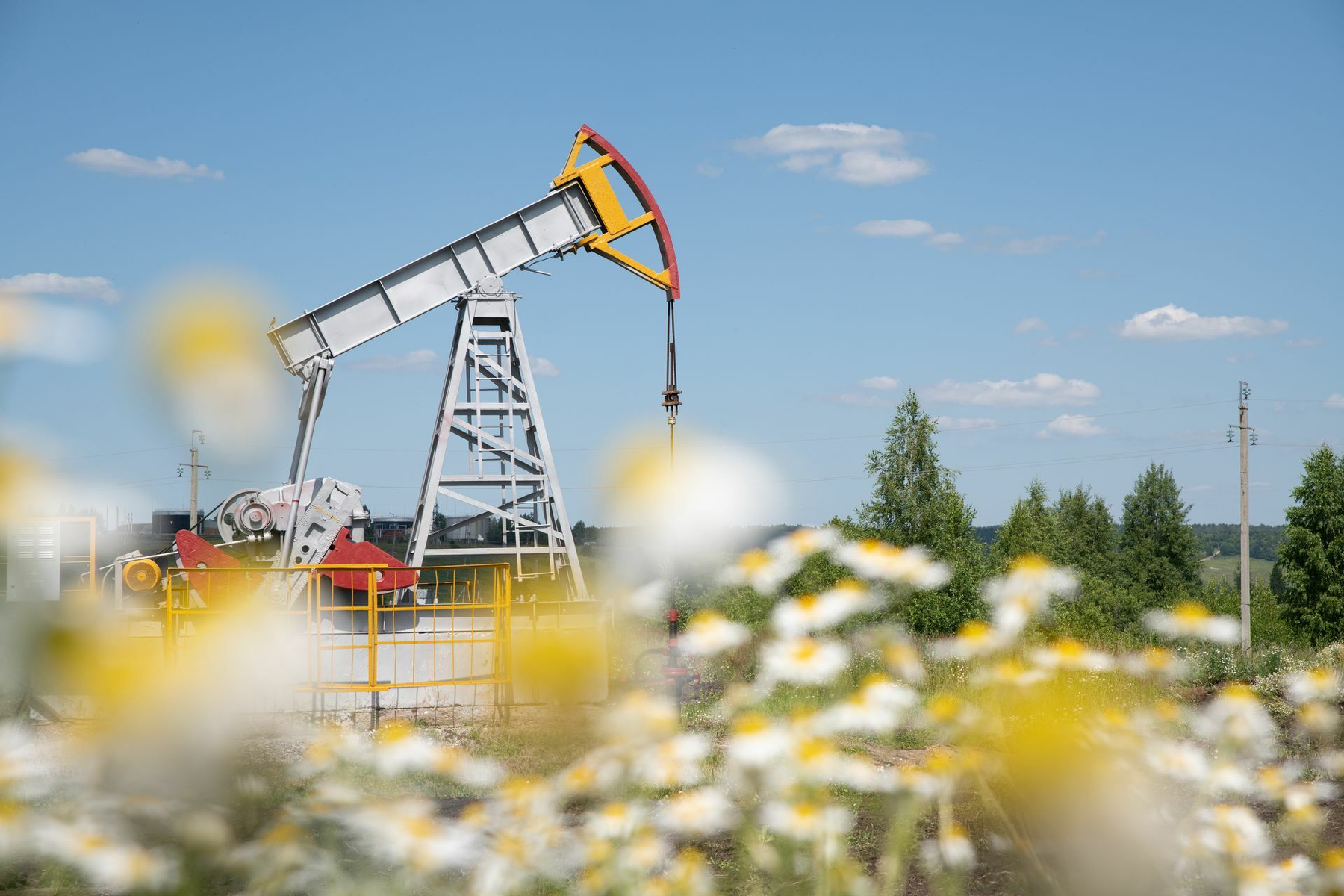 Russia's flagship oil price drops as buyers retreat ahead of US sanctions