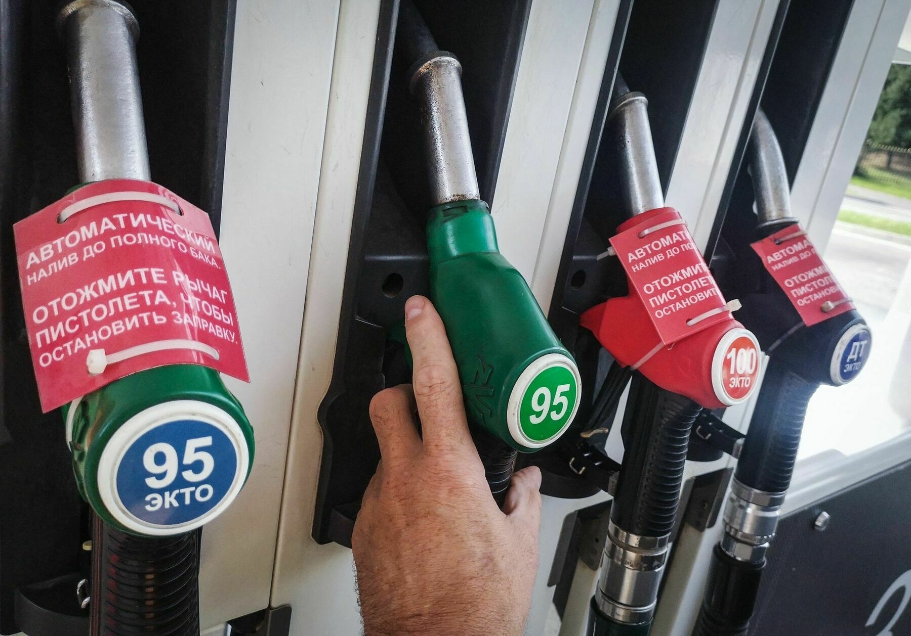 Russia mulls price caps at gas stations, expert warns of mass 'out-of-stock' signs