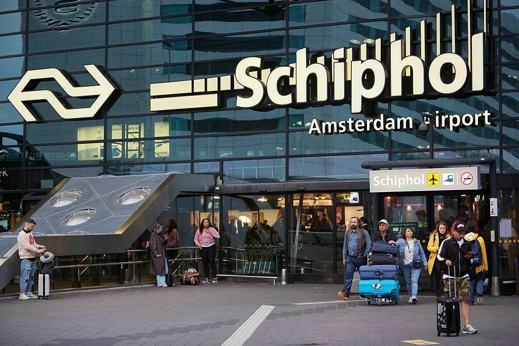 Drone scare halts flights at Amsterdam's Schiphol as Zelensky says Russia probing Europe’s defenses