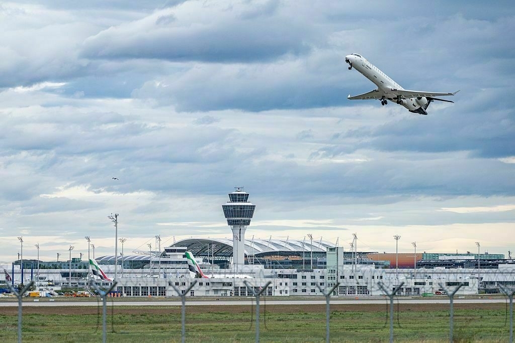 German airlines call to shoot down drones threatening airports