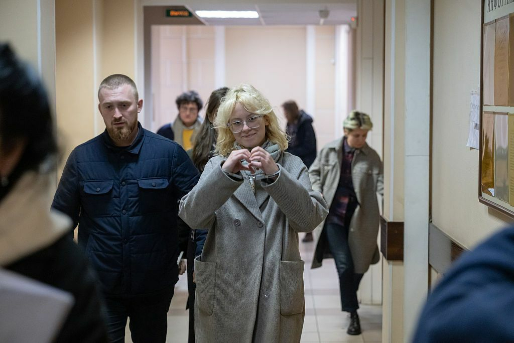 18 year-old street singer detained additional 13 days by Russian authorities for 'petty hooliganism'