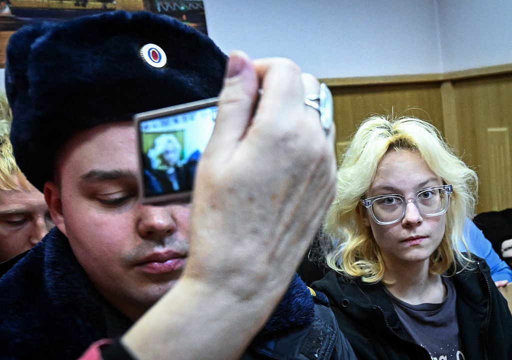 18 year-old Russian singer fined for 'discrediting' military, risks facing additional charges