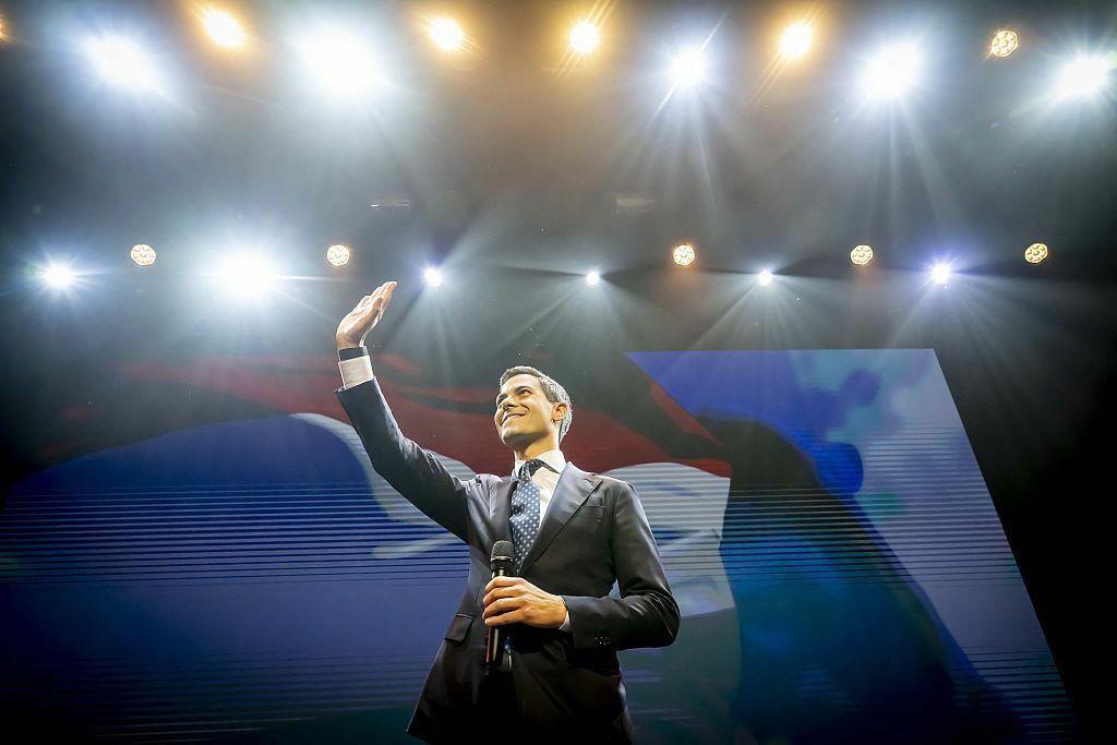 Dutch liberal party overtakes far-right nationalists in snap parliamentary election