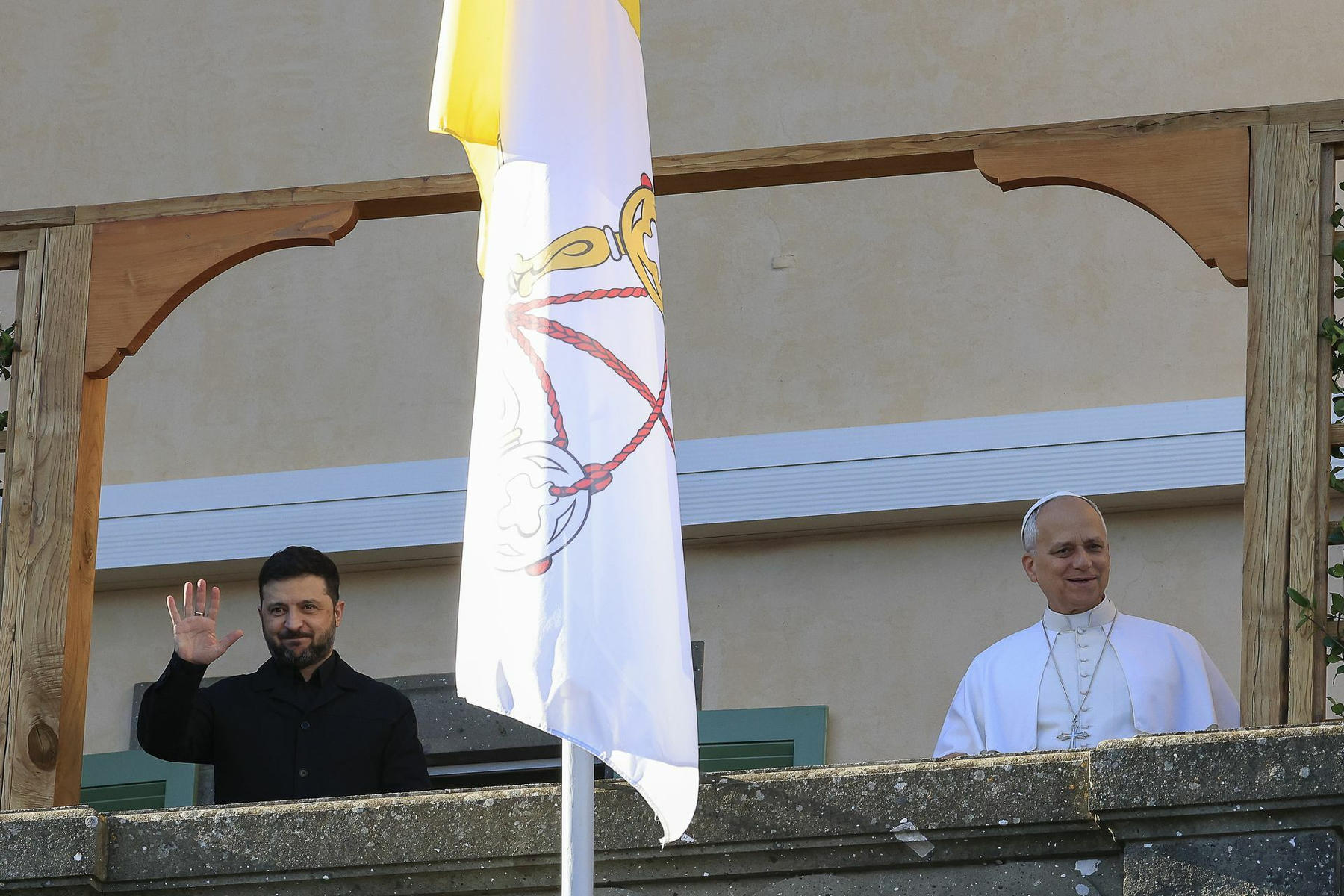 Zelensky meets Pope Leo XIV as he continues seeking support amid peace talks