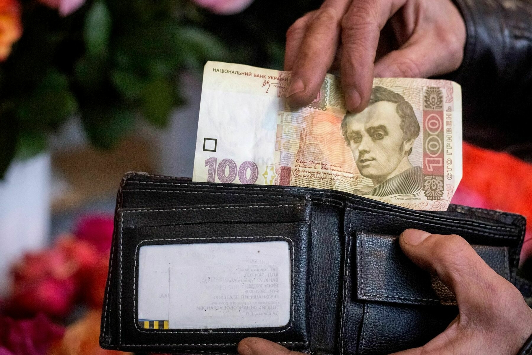 Russia airdrops fake banknotes in Ukraine, seeking collaborators