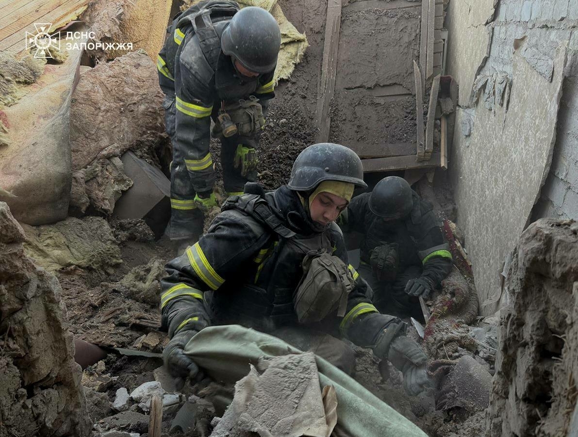 Russia strikes Zaporizhzhia, Sumy, Kyiv oblasts overnight, killing at least 3