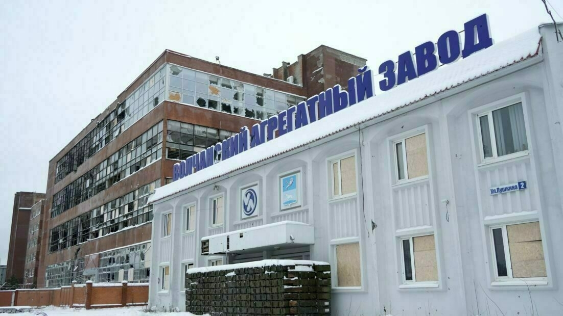 Destroyed facade of the Vovchansk aggregate plant / Photo: Denys Klymenko, Gwara Media