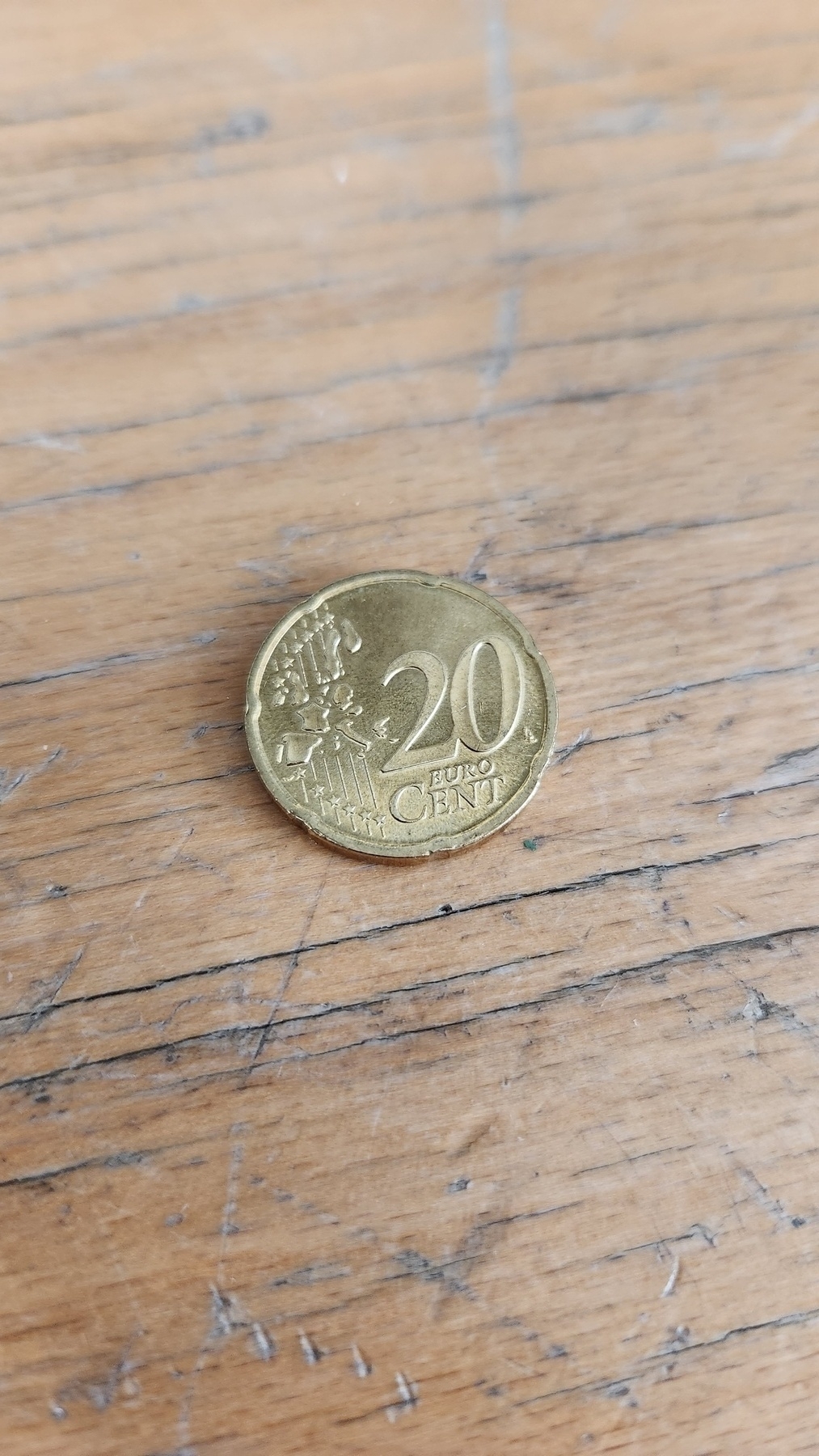 Regular front side of a 20 cent coin. 