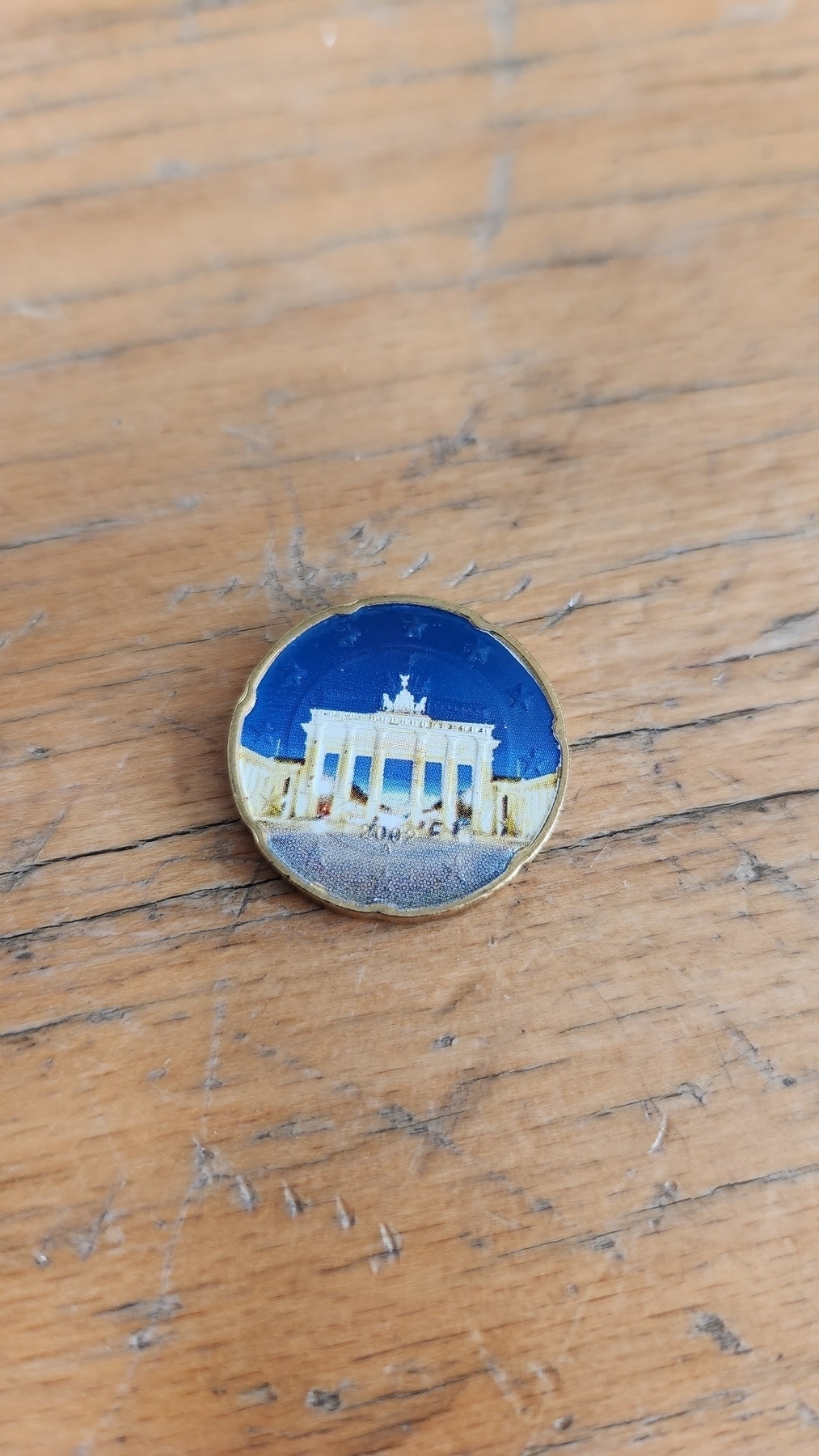 20 cent coin with a full colour painted version of the brandenburg gate. 