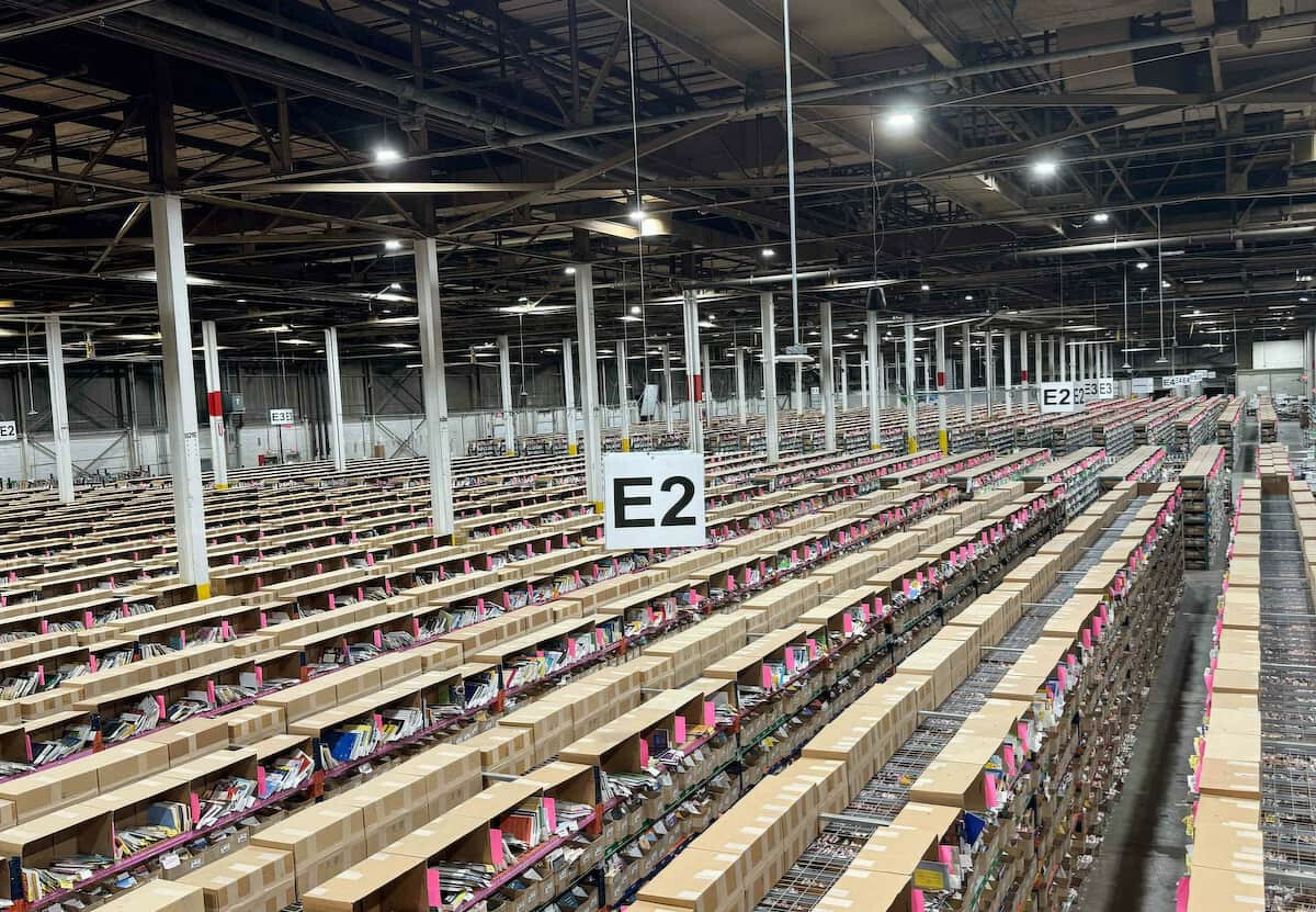 Snapshot from the ripping off warehouse. Found on Bluesky [bsky.app/profile/i...](https://bsky.app/profile/isobelstarling.bsky.social/post/3mdjpqrasok23)