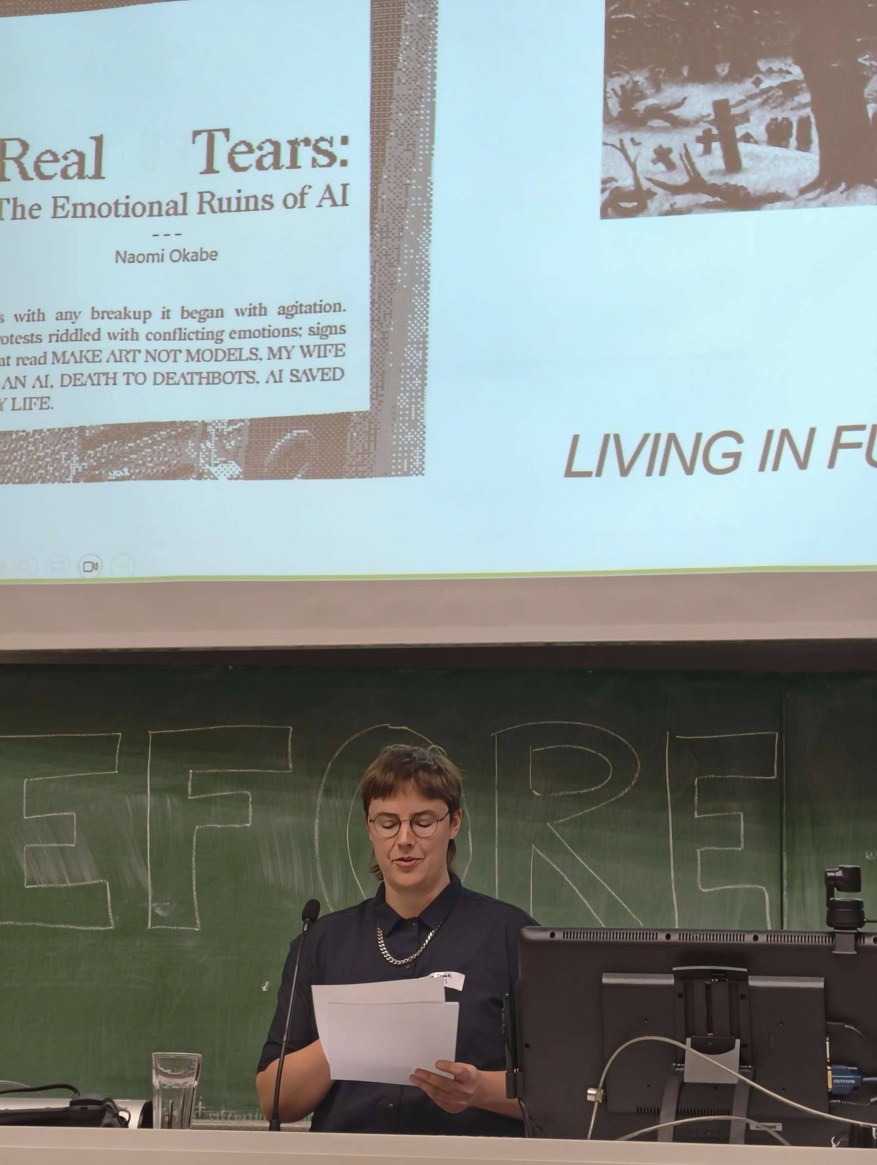 Snapshot from the talk with a zine from Naomi Okabe, a piece that we also could hold in our hand on site