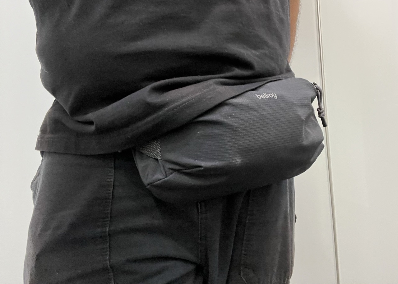 The Bellroy Venture bag mounted on my waist
