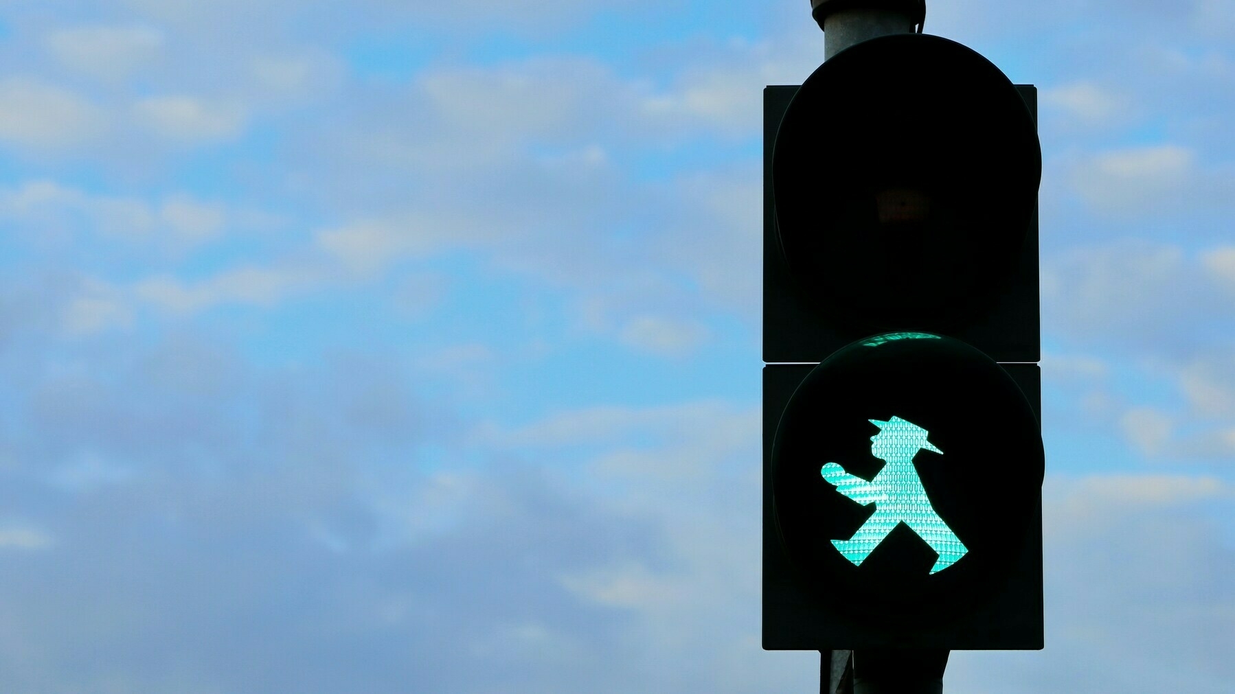 Pedestrian crossing signal showing green person