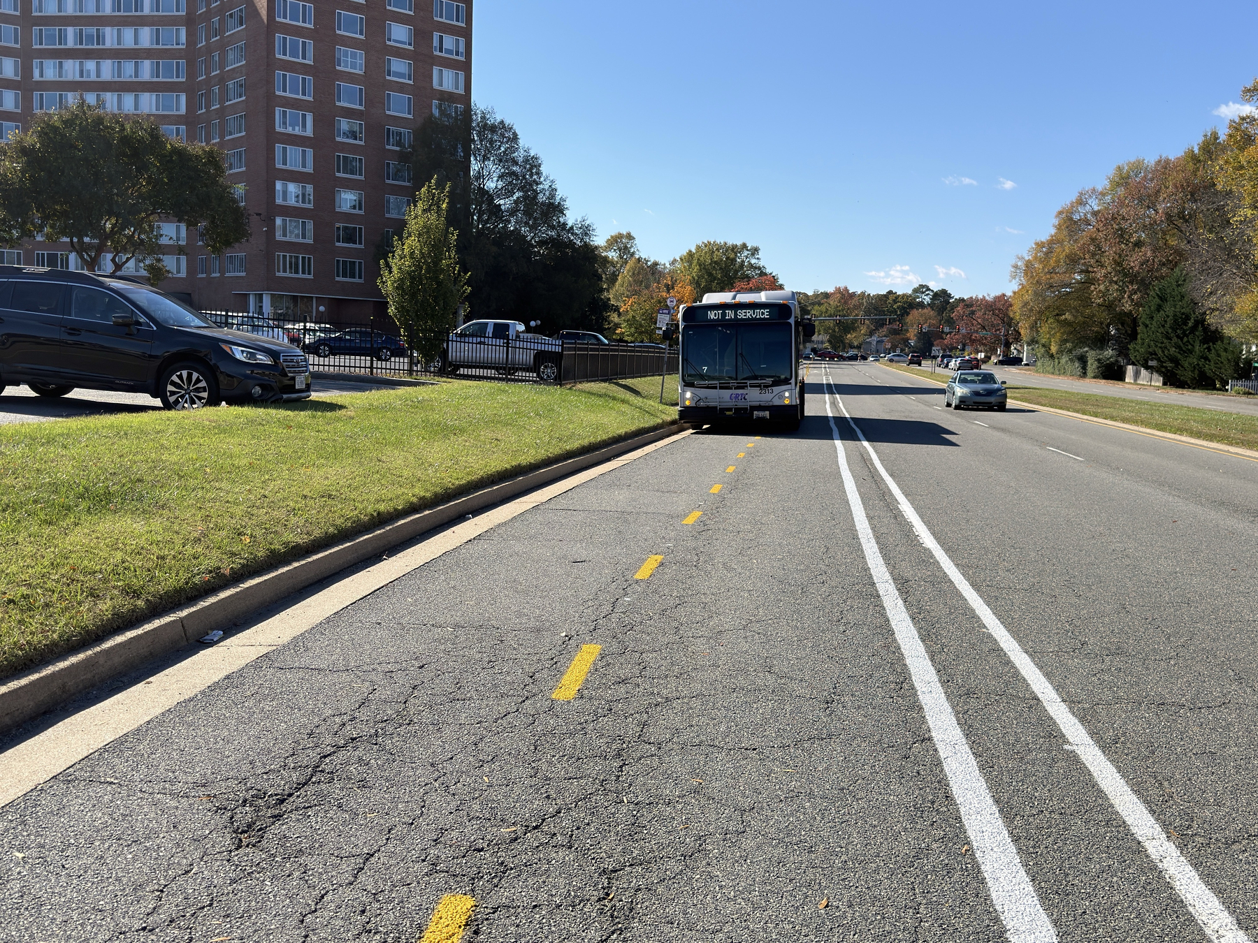 a richmond city bus blocks almost the entire cycle track on willow lawn drive