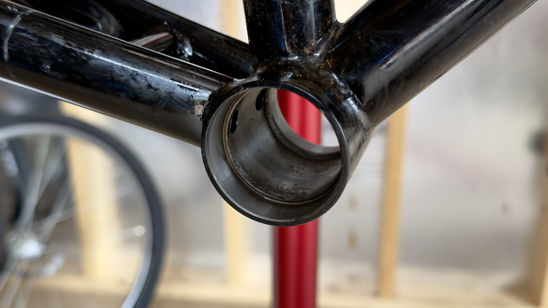clean bottom bracket shell on the Fairdale Coaster