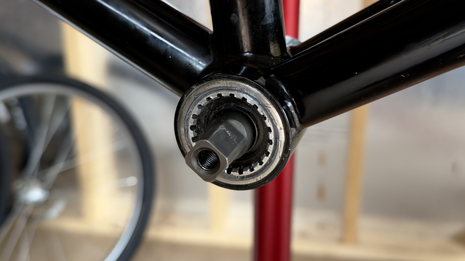 square taper BB in the conversion cups pressed into the Fairdale's frame