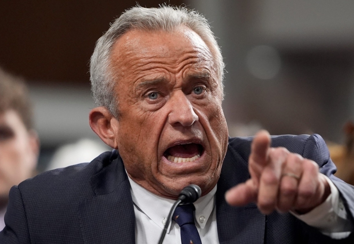 RFK Jr. looking like the lunatic he is and pointing whilst being interrogated about his fringe theories on human health prior to his appointment as HHS Secretary.