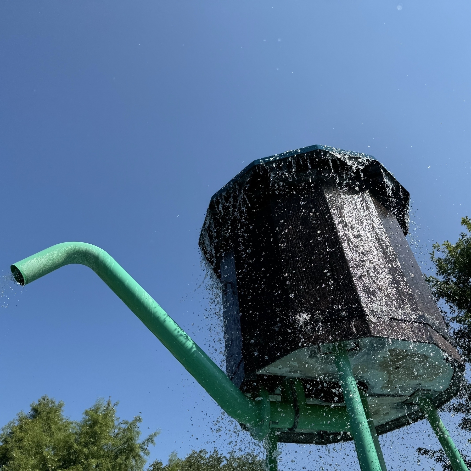 Splash pad water feature