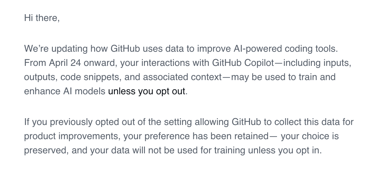 Um texto em inglês informa sobre atualizações na forma como o GitHub utiliza dados para melhorar ferramentas de codificação com IA, especificando que as interações podem ser usadas para treinar modelos de IA, a menos que o usuário opte por não participar.